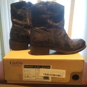 Taos Footwear Black Embossed Leather Western Ankle Boots